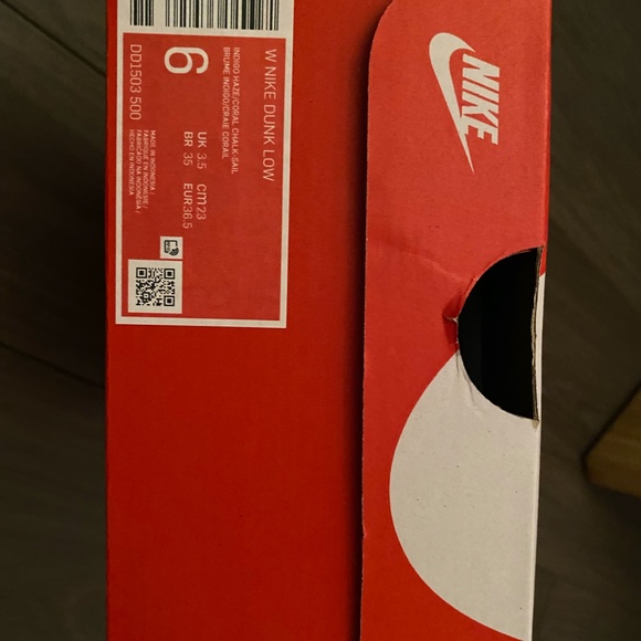 Nike Dunk Lows - Picture 3 of 3